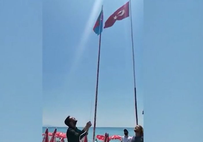 Alanya'daki Afgan bayrağını indirdiler