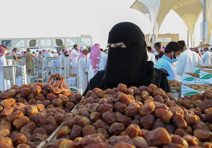 Suudi Arabistan'da hurma pazarı kuruldu