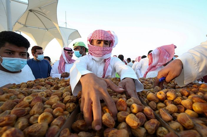 Suudi Arabistan'da hurma pazarı kuruldu