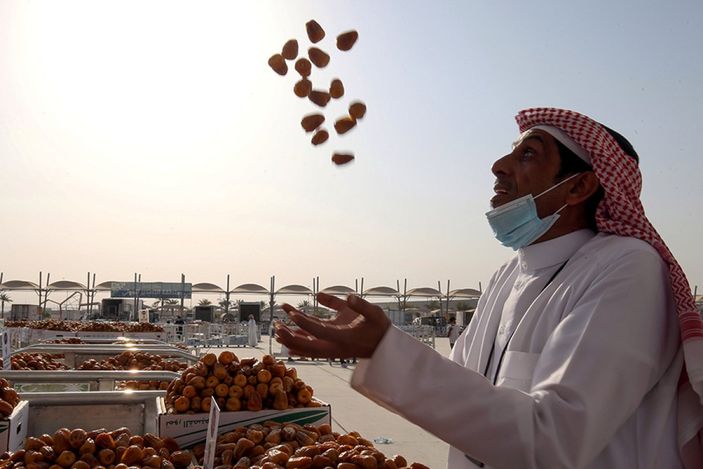 Suudi Arabistan'da hurma pazarı kuruldu