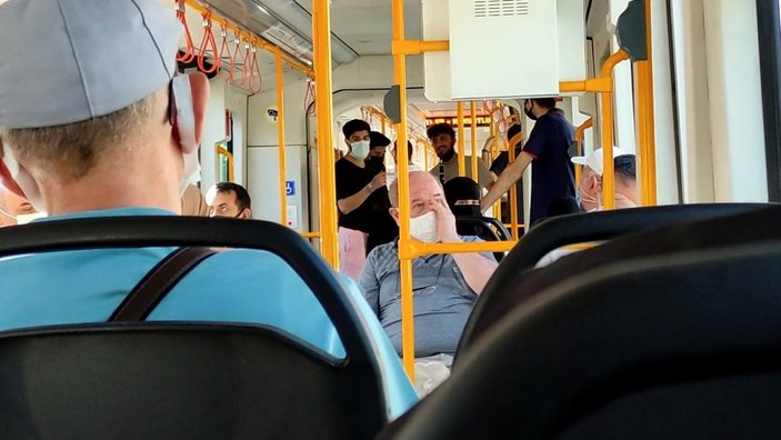 Bursa metrosunda gergin anlar: Sokak müzisyenleri yolcuları isyan ettirdi