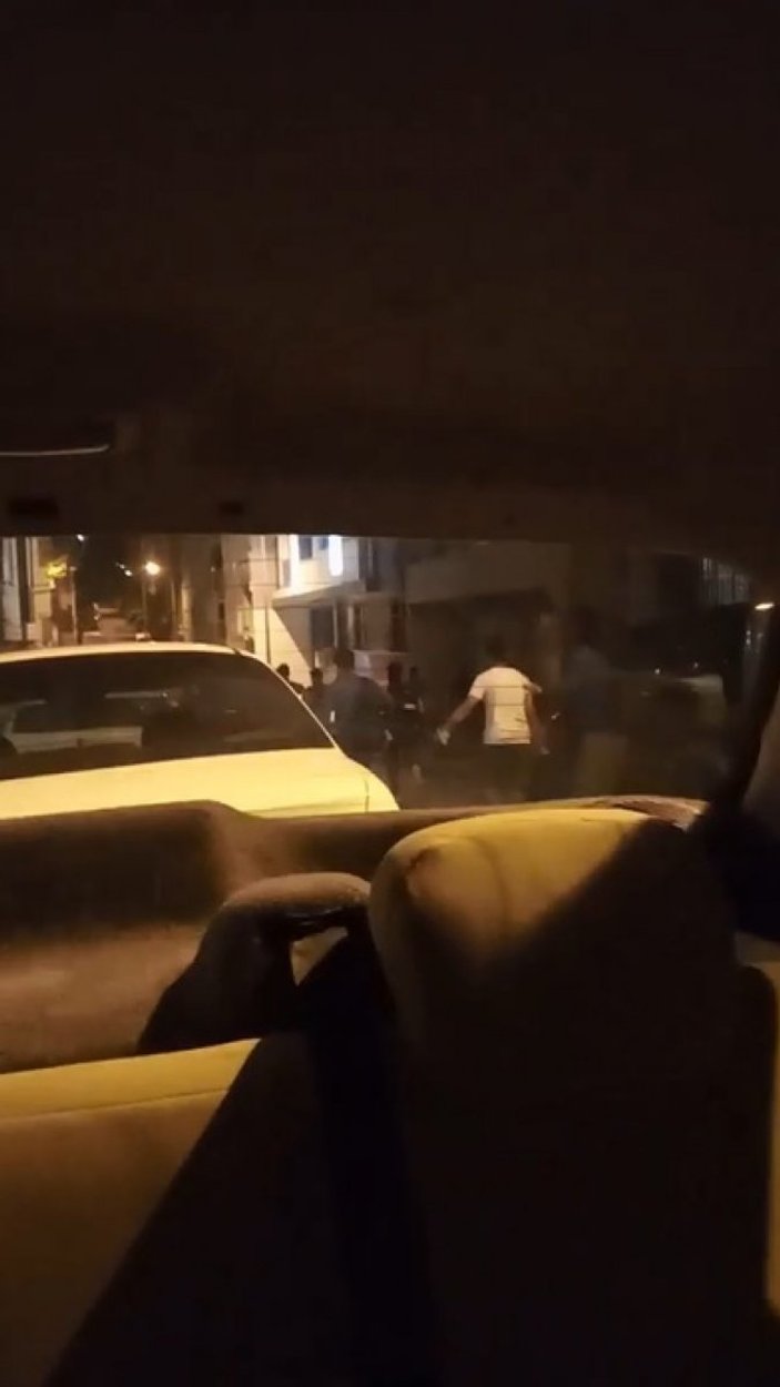 Sultangazi’de 32 kaçak göçmenin sokağa bırakılma anları kamerada