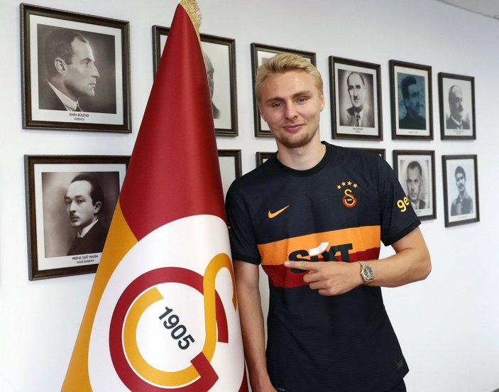 Galatasaray, Victor Nelsson'u KAP'a bildirdi