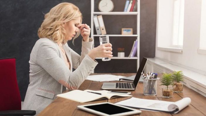 Koronavirüse davetiye çıkarıyor: Yüze dokunma alışkanlığı nasıl bırakılır?