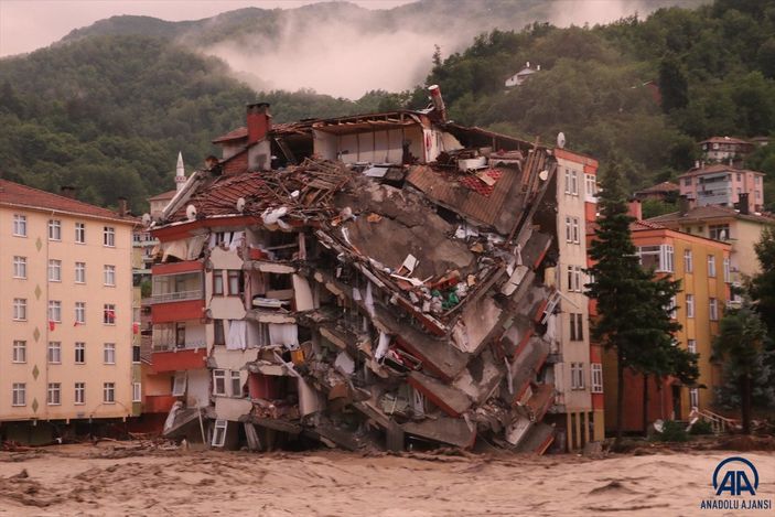 AFAD: Kastamonu ve Bartın'da sel sularına kapılan 11 kişi hayatını kaybetti
