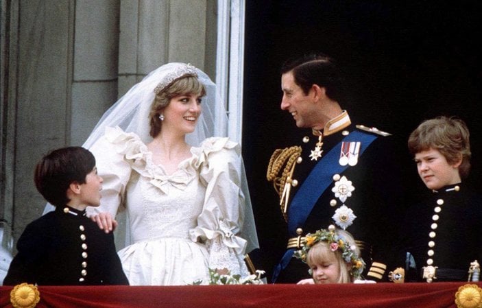 Prens Charles ve Diana'nın düğün pastası açık artırmada satıldı