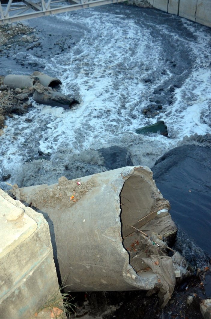 Haramidere’den yayılan kanalizasyon kokuları, vatandaşları mağdur etti