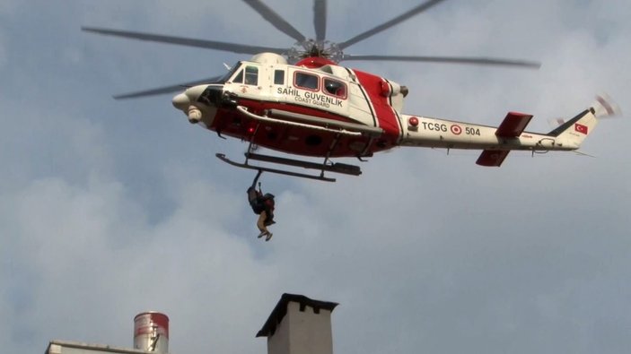 Kastamonu'da binalarında mahsur kalanlar, helikopterlerle kurtarıldı
