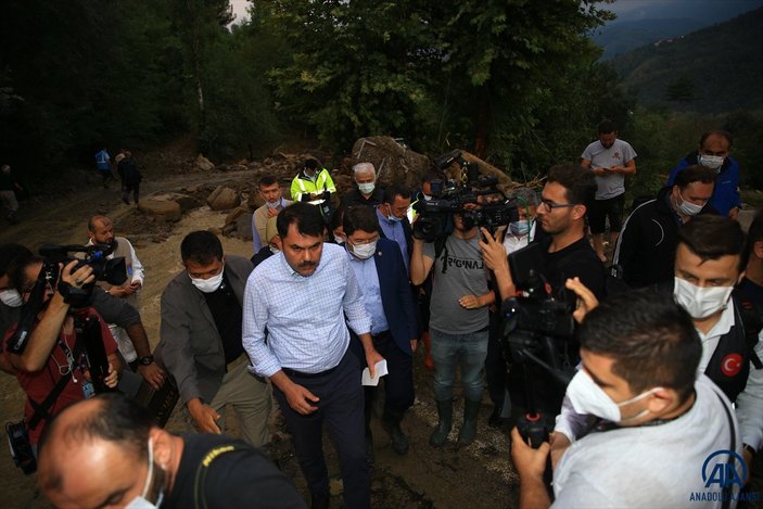 Bakan Kurum: En kısa zamanda selzede vatandaşların yaralarını saracağız