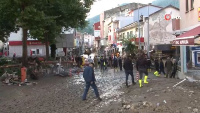 Kastamonu’da 2 çocuk ve 1 kadın, 17 saat sonra kepçeyle kurtarıldı