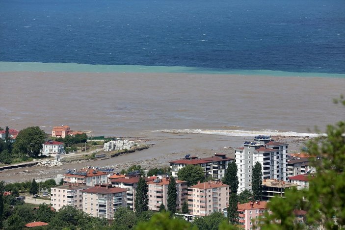 Kastamonu'da sel sonrası Abana sahili çamurla kaplandı