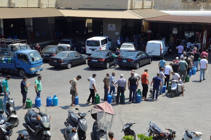 Lübnan'da akaryakıt ve ilaç krizi derinleşiyor