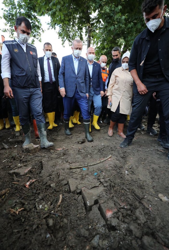 Cumhurbaşkanı Erdoğan, sel felaketinden etkilenen Bozkurt'ta
