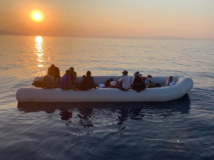 Ayvacık’ta botları sürüklenen 17 kaçak göçmen kurtarıldı