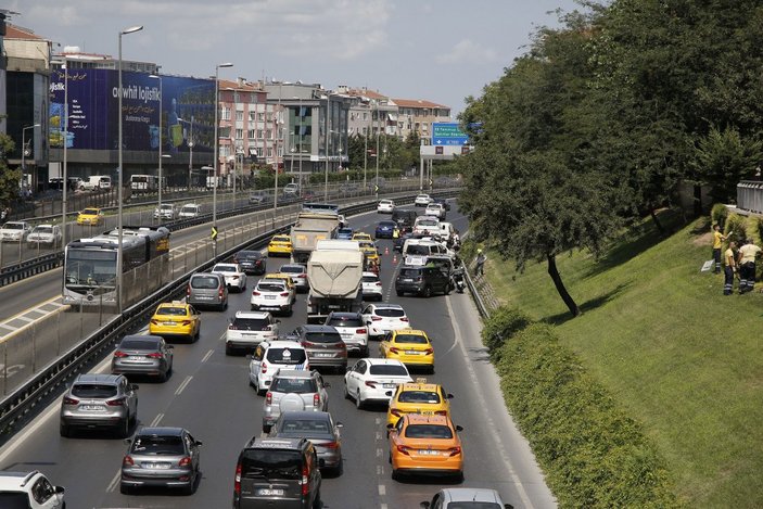 İstanbul’da zincirleme kaza: Trafik allak bullak oldu