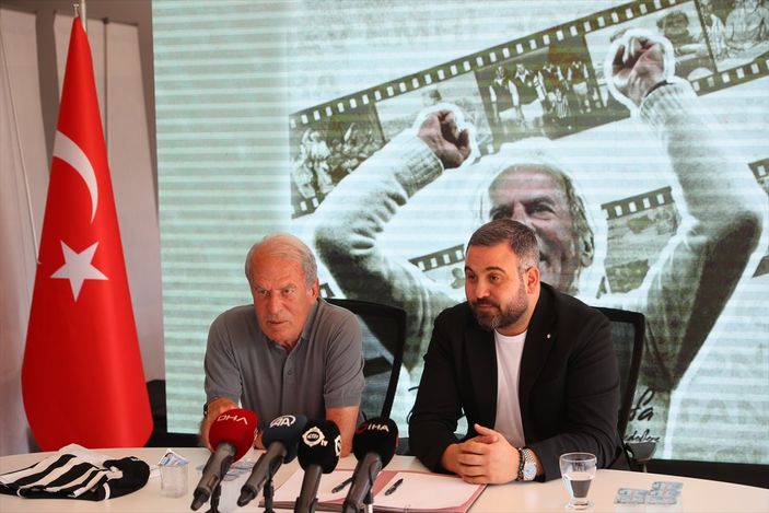 a Altay'da Mustafa Denizli imzaladı