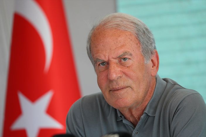 a Altay'da Mustafa Denizli imzaladı