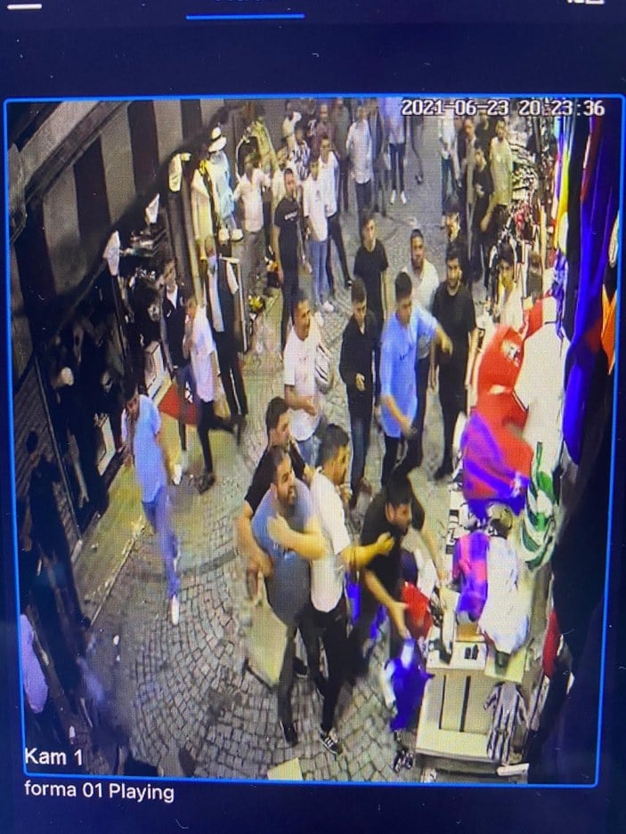 İstanbul'da yaşayan ailenin dükkanına yıllardır saldırıyorlar
