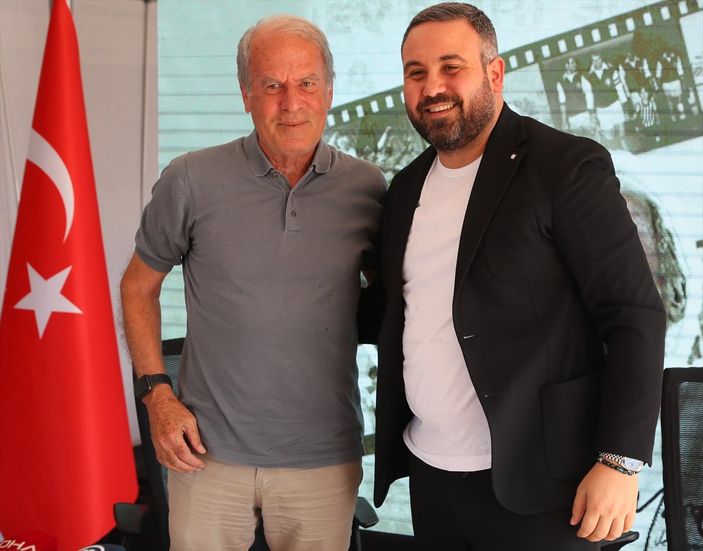 a Altay'da Mustafa Denizli imzaladı