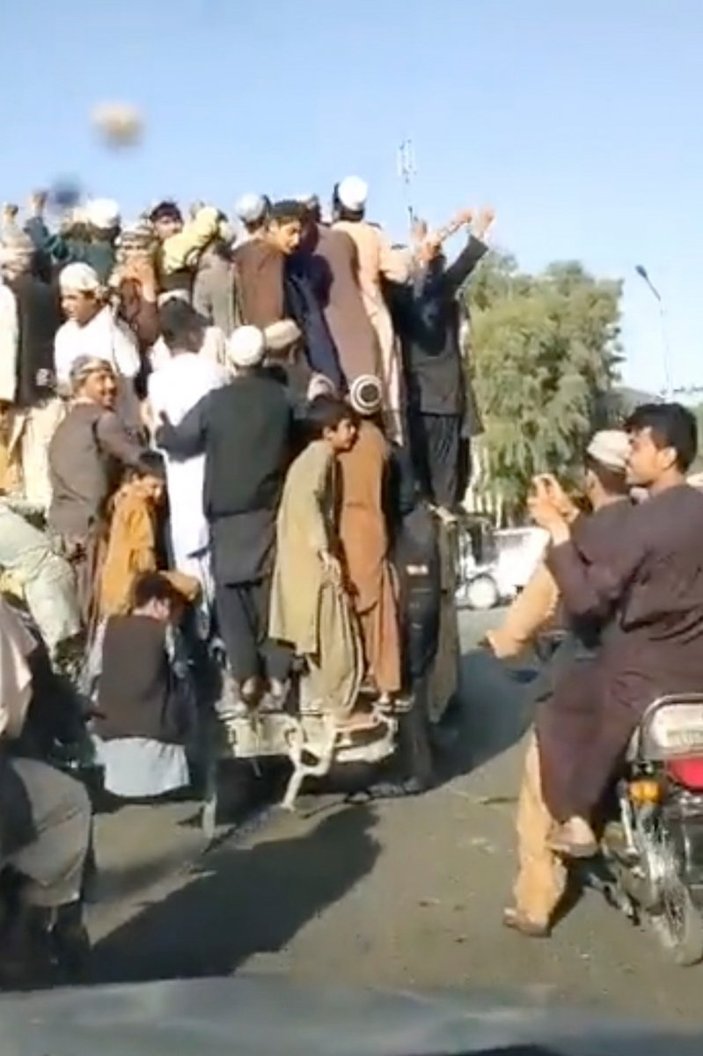 Taliban'ın ele geçirdiği vilayet merkezi sayısı 18'e yükseldi