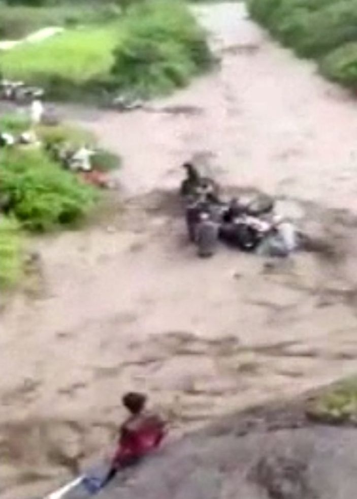 i Yemen'de meydana gelen selde 5 kişi öldü