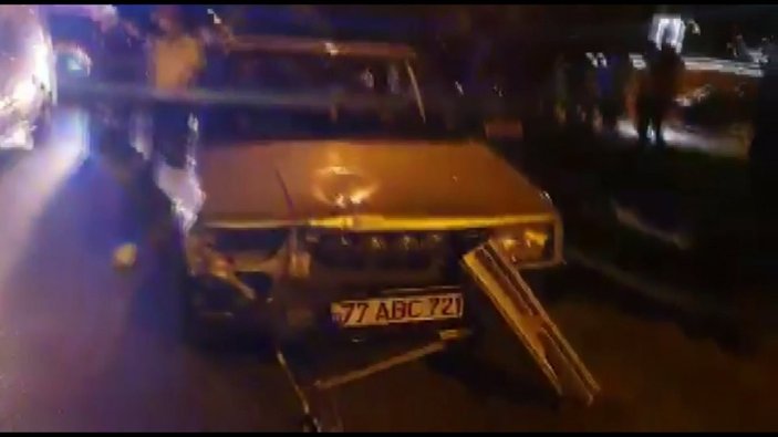 Bursa'da yaya halindeki anne ve çocuğa araba çarptı