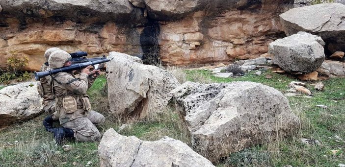 Siirt'te PKK'lı teröristlere ait silah, mühimmat ve el bombası ele geçti