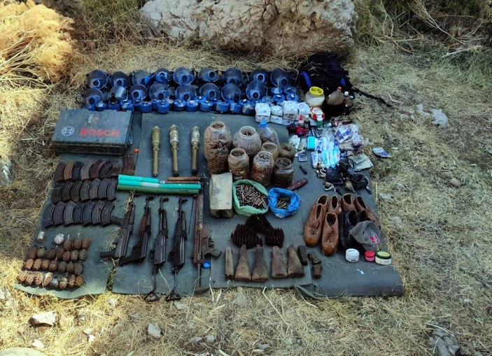 Siirt'te PKK'lı teröristlere ait silah, mühimmat ve el bombası ele geçti