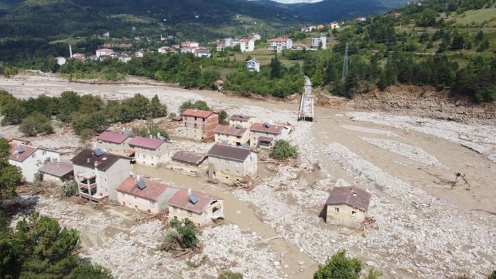 Sinop'ta sel nedeniyle 40 ev yıkıldı