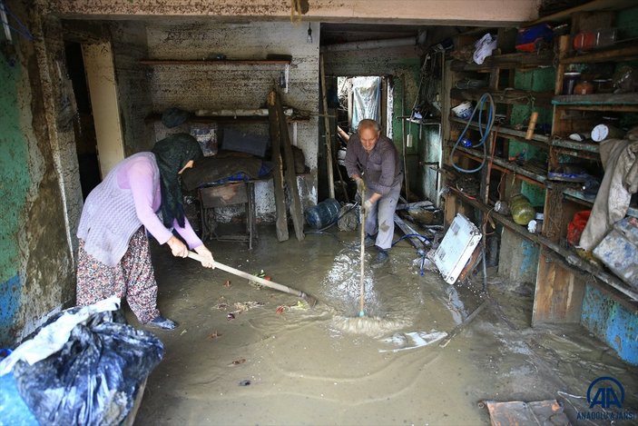Bartın'da sel felaketinde çatıda eşiyle helalleşti