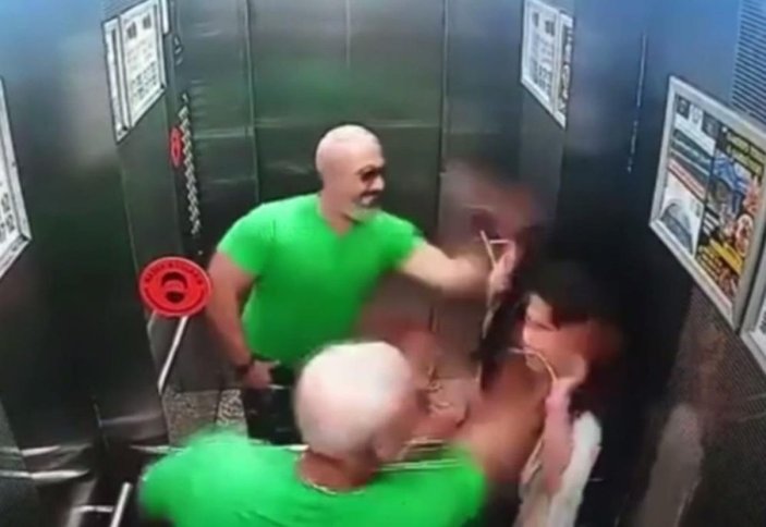 Esenyurt'ta bir baba, kızına attığı tokatla asansör aynasını çatlattı