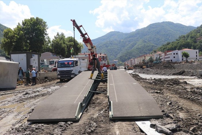 Kastamonu’daki Ezine Çayı üzerine seyyar köprü inşa ediliyor