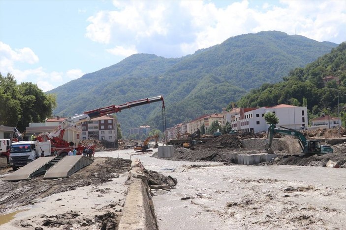 Kastamonu’daki Ezine Çayı üzerine seyyar köprü inşa ediliyor