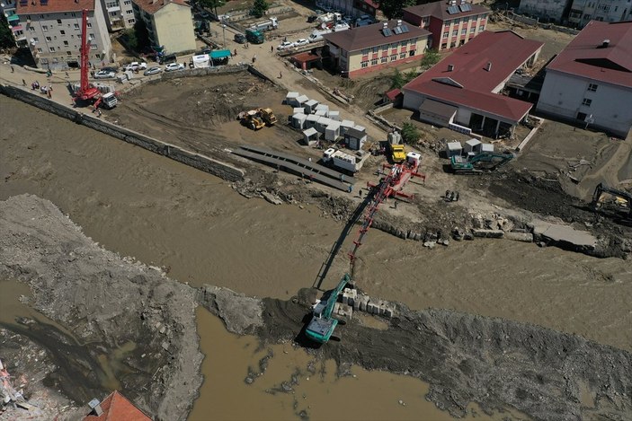 Kastamonu’daki Ezine Çayı üzerine seyyar köprü inşa ediliyor