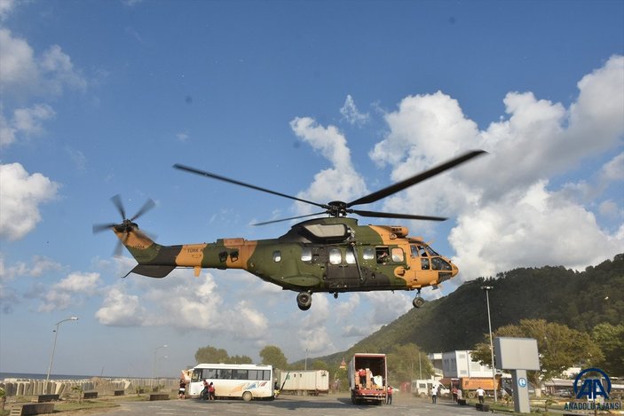 Sinop'ta köylere helikopterle erzak taşınıyor