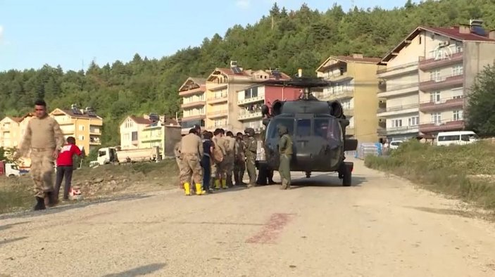 Sinop'ta köylere helikopterle erzak taşınıyor