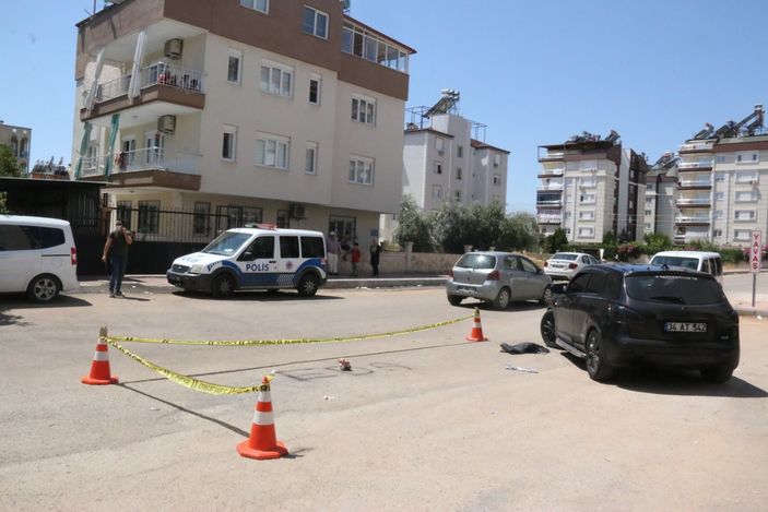 Antalya'da sevgilisinin komşusunu silahla yaraladı