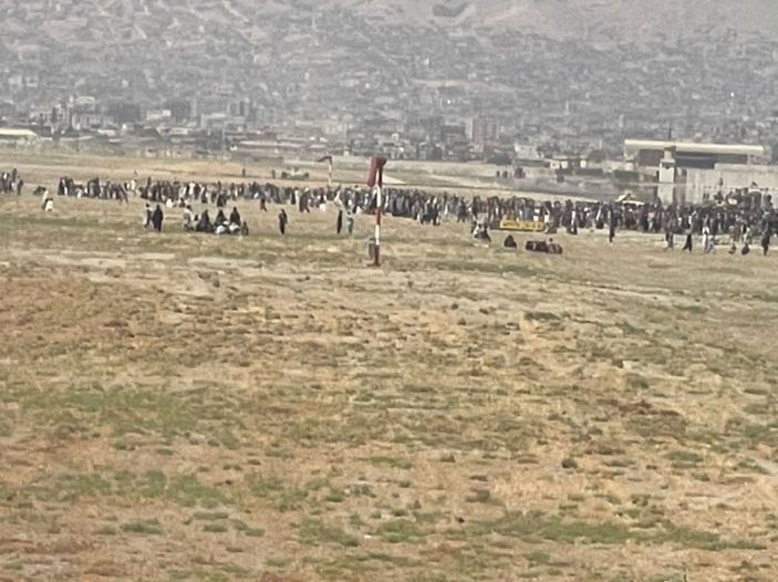 i Kabil Havaalanı'ndaki kaos anları