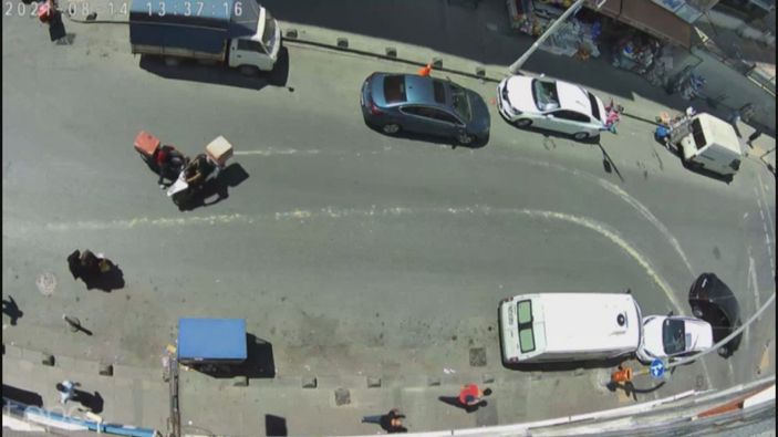 Sultangazi’de moto kuryeler kafa kafaya çarpıştı