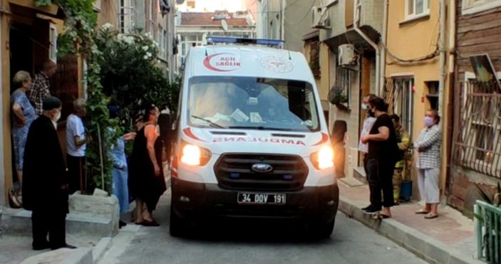 İstanbul'da evde fenalaşan kadını itfaiye ekipleri kurtardı