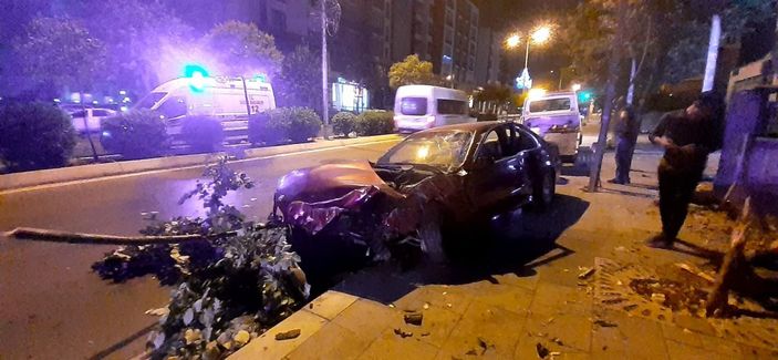 i Tuzla’da alkollü sürücü kaza yaptı: 1’i ağı 2 yaralı