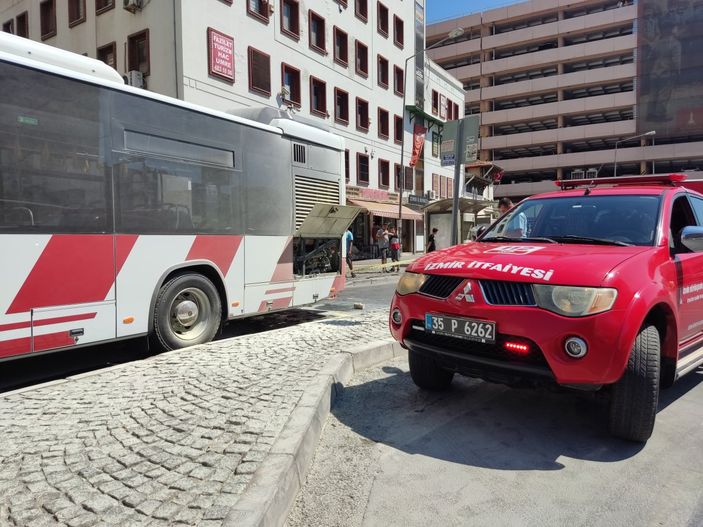 İzmir’de belediye otobüsünün motor bölümünde patlama