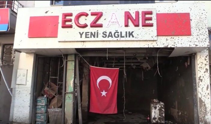 Selin vurduğu esnaf Türk bayraklarını dükkanlarına astı