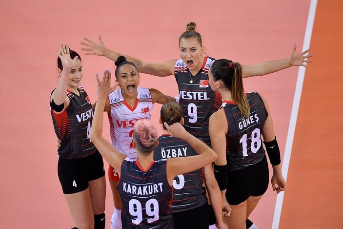 Türkiye Kadın Voleybol Milli Takımı, Avrupa Şampiyonası'nda Romanya'yı yendi