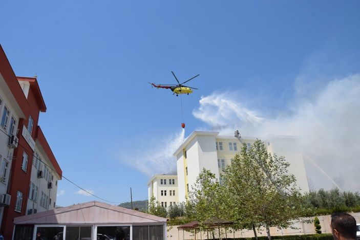 d Antalya’da öğrenci yurdu çatısında yangın