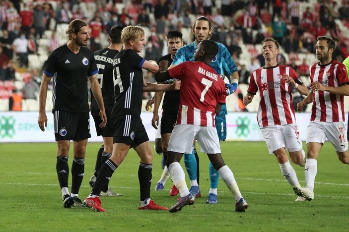 Sivasspor, sahasında Kopenhag'a 2-1 mağlup oldu