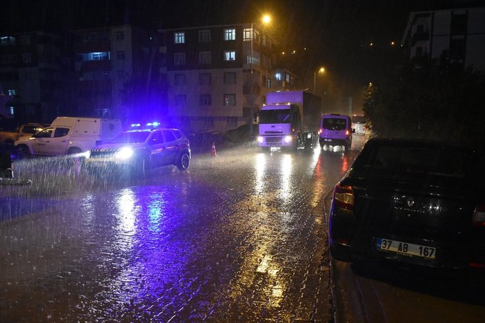 Sel felaketinin yaşandığı Kastamonu Bozkurt'ta sağanak yağış