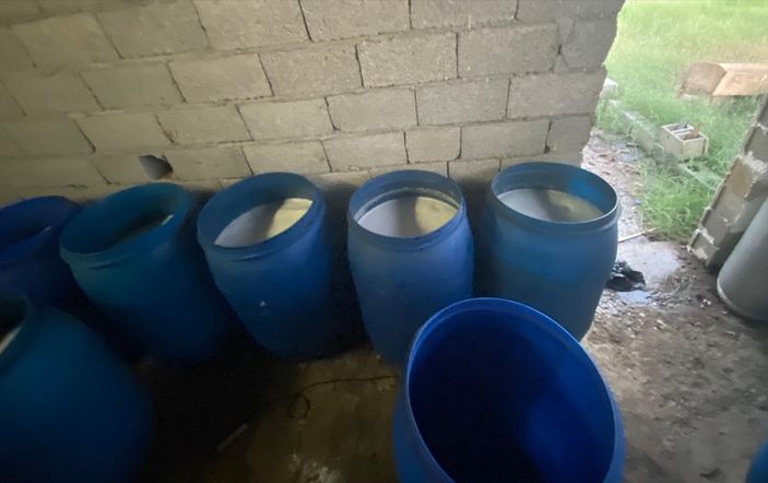 a Adana polisi, 6 bin litre sahte içki ele geçirdi