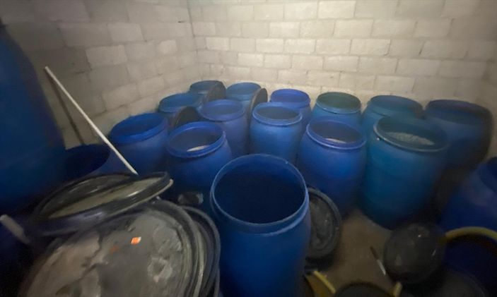 a Adana polisi, 6 bin litre sahte içki ele geçirdi