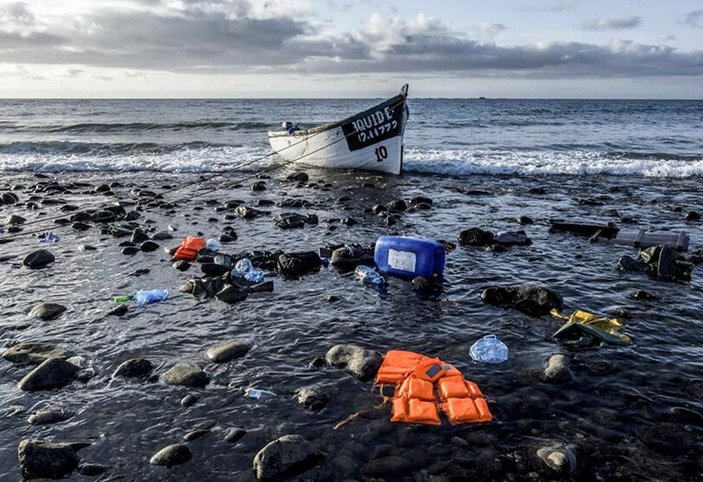 Kanarya Adaları'na giden teknede 2 hafta denizde mahsur kalan 47 göçmen öldü